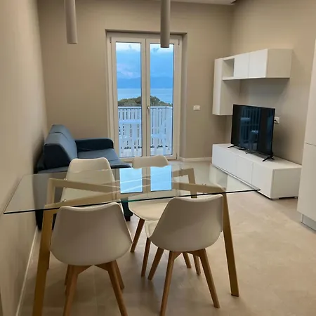 Salotto Sullo Stretto